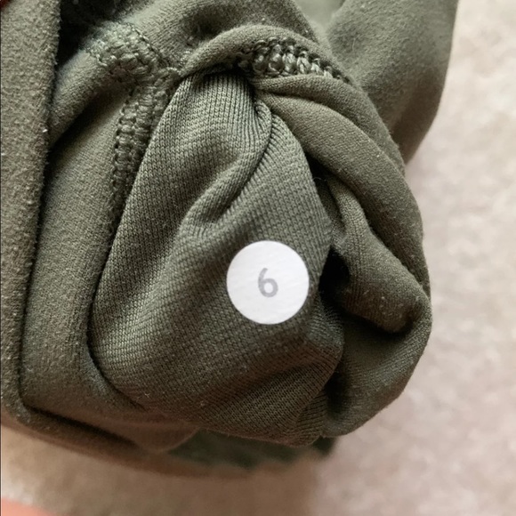 lululemon crop - Picture 2 of 3